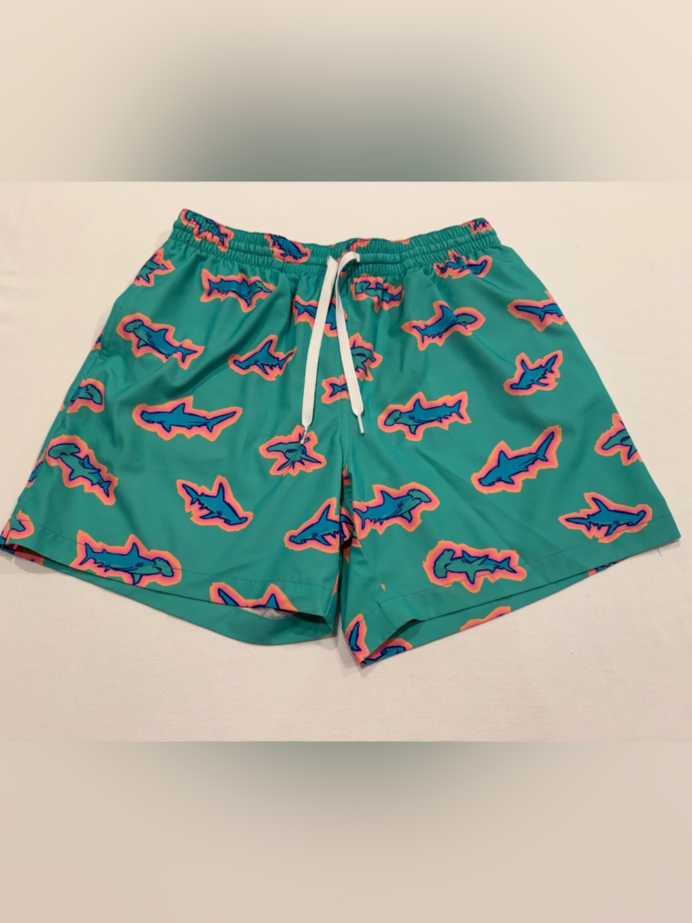 Chubbies Shark Print Swim Trunks Men’s Large 5.5” Inseam Teal Neon Swim Shorts